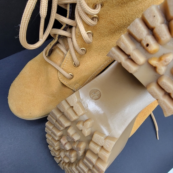 Timberland Boots - Picture 2 of 3